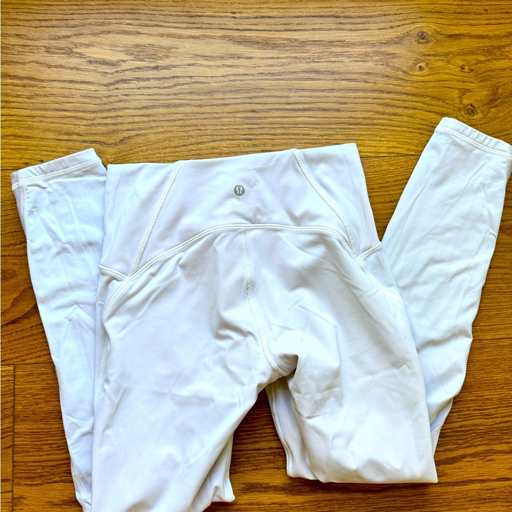 White lululemon leggings, wunder under-size 6